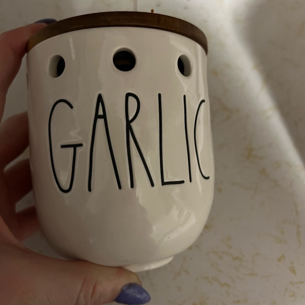 Rae Dunn Garlic Holder